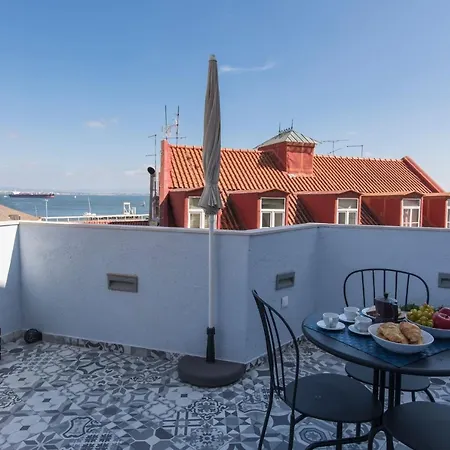 Апартаменты Terrace & River View In Alfama *