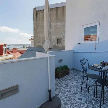 Terrace & River View In Alfama * Lisbona
