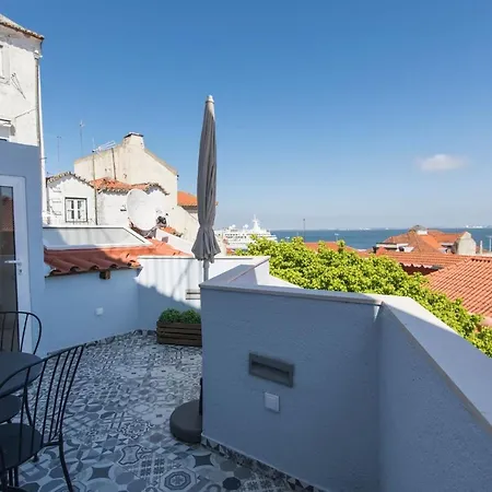 Terrace & River View In Alfama Apartamento *